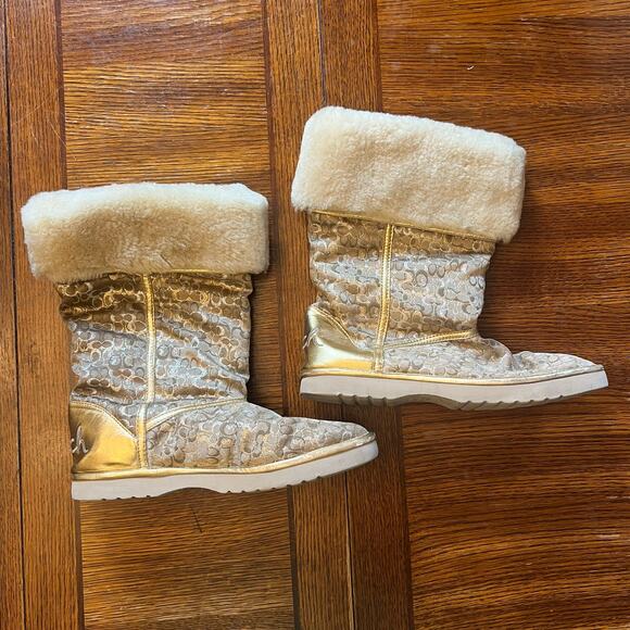 COACH Nikole Shearling Boots 8 Gold Signature Logo Winter Furry UGG Style - Picture 5 of 16